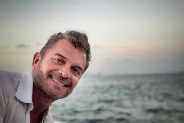 Sale a la luz pack de Sergio Basañez